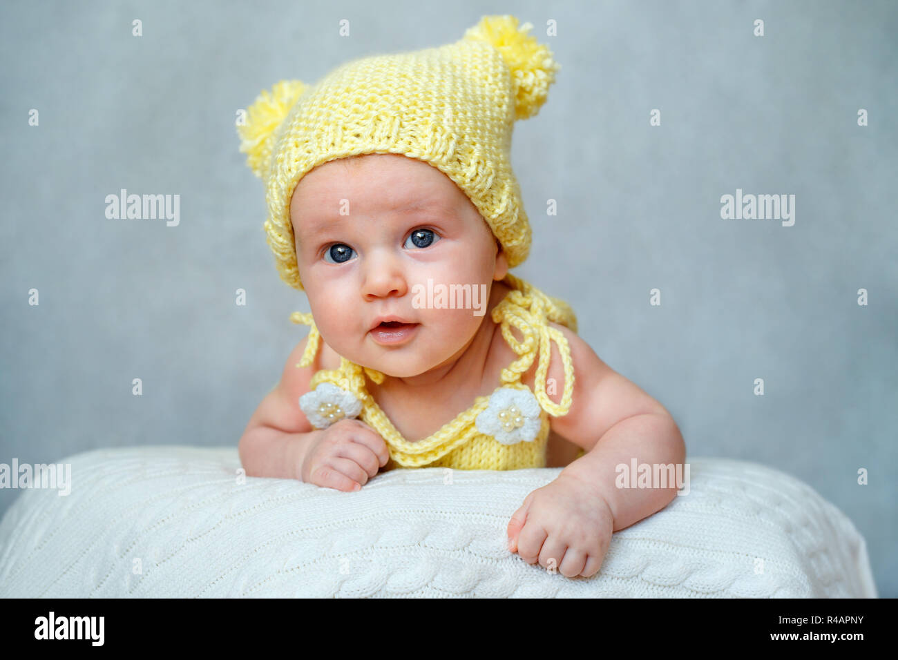 Newborn Baby Girl Weeks Portrait Banque D Image Et Photos Alamy Newborn Baby Girl Weeks Portrait Banque D Image Et Photos Alamy