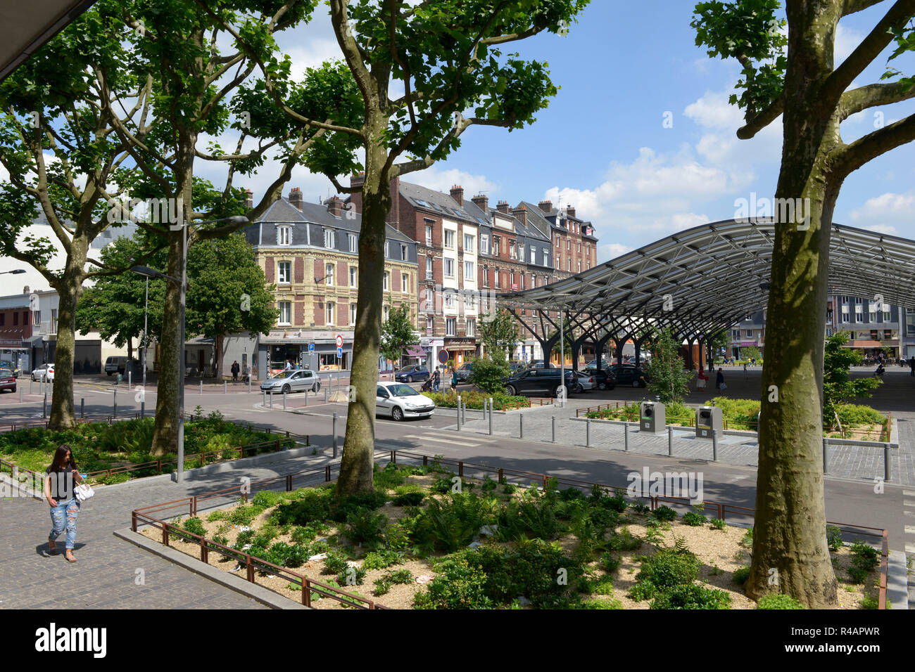 Propriétés de Rouen (centre-ouest France) : propriétés et marché couvert sur la place "place des Emmurees', dans le secteur de 'Saint Sever', Rive Gauche Banque D'Images