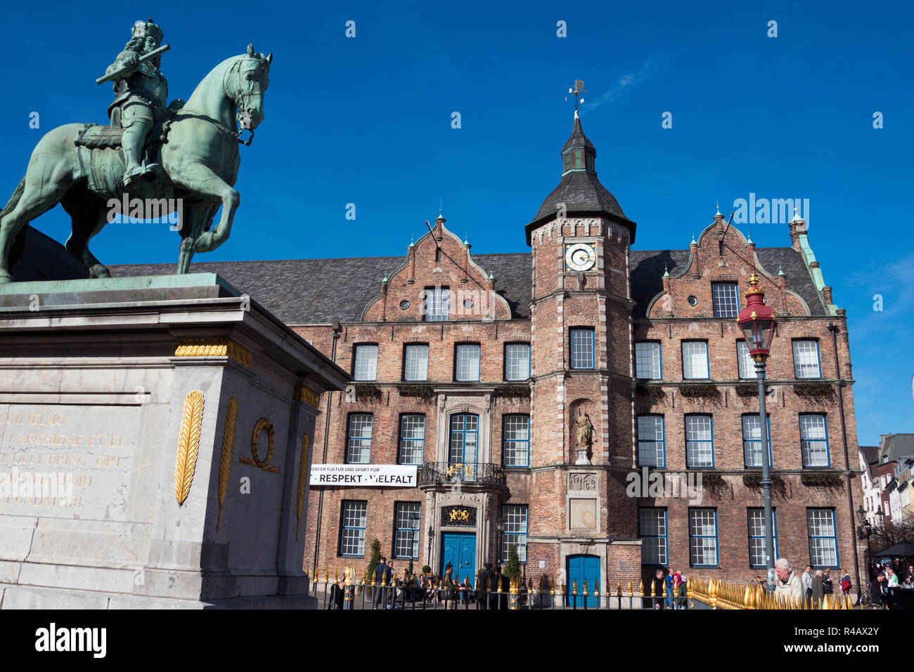 Old Town Hall et Jan-Wellem memorial, Düsseldorf, Rhénanie du Nord-Westphalie, Allemagne Banque D'Images