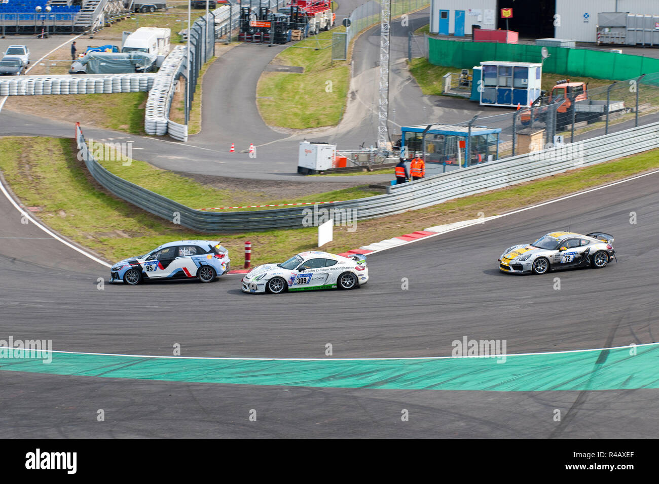 Hyundai i30 N, GT4, Porsche Cayman Clubsport, 24h, motorsports, Eifel, Rhénanie-Palatinat, Allemagne, Europe Banque D'Images