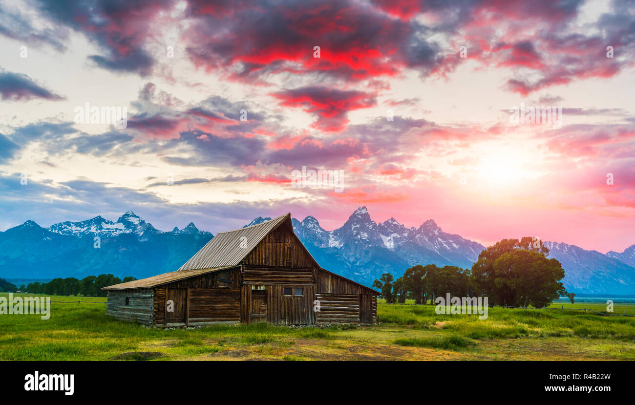 Parc national de Grand Teton sur la journée avec reflet dans la rivière. Banque D'Images