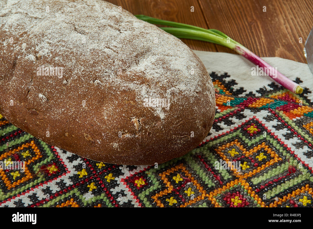 Pain de seigle noir, cuisine lituanienne, assorties, des plats traditionnels de la Baltique vue d'en haut. Banque D'Images