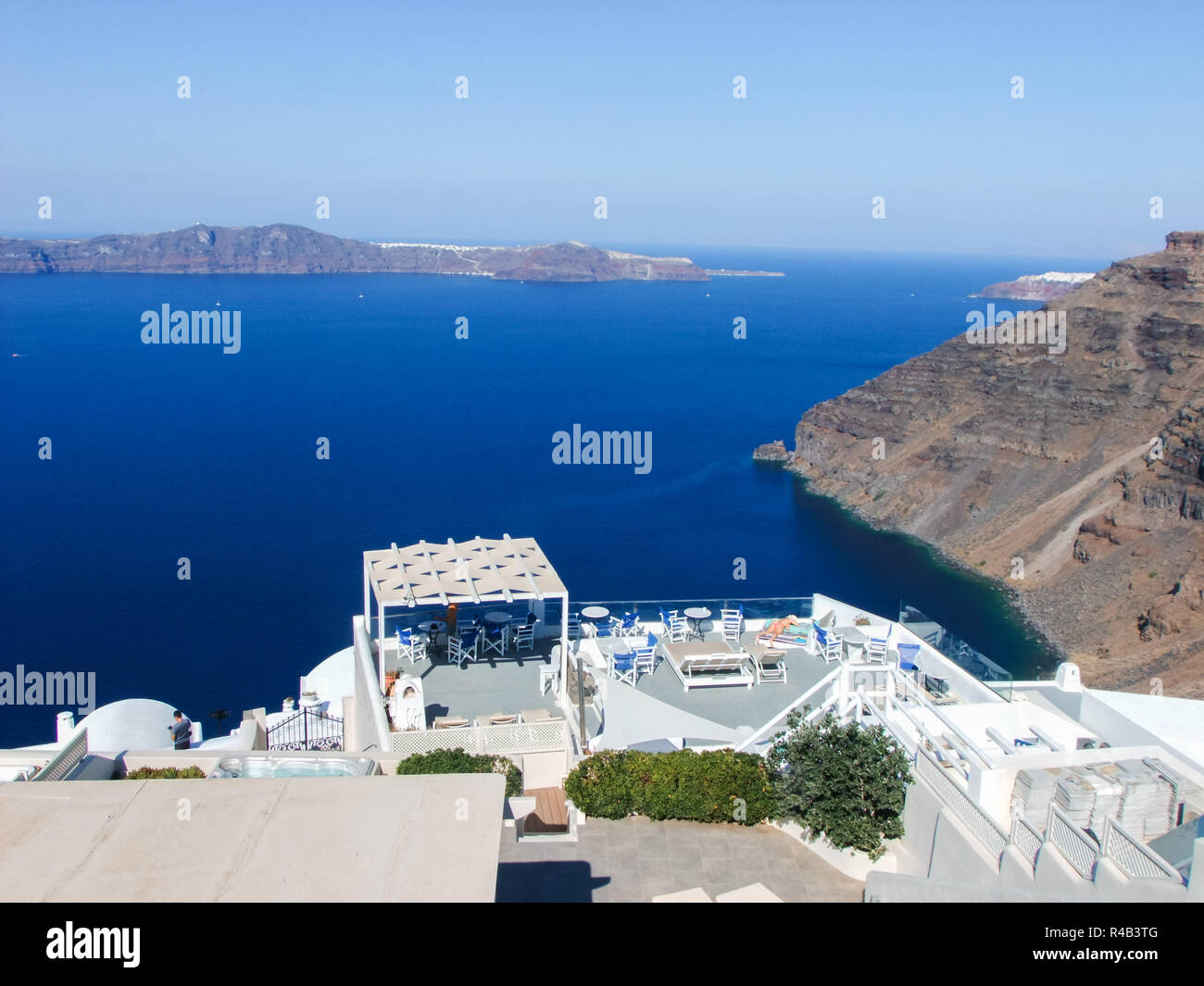 Restaurant Santorin avec une superbe vue sur l'océan, la Grèce. Banque D'Images