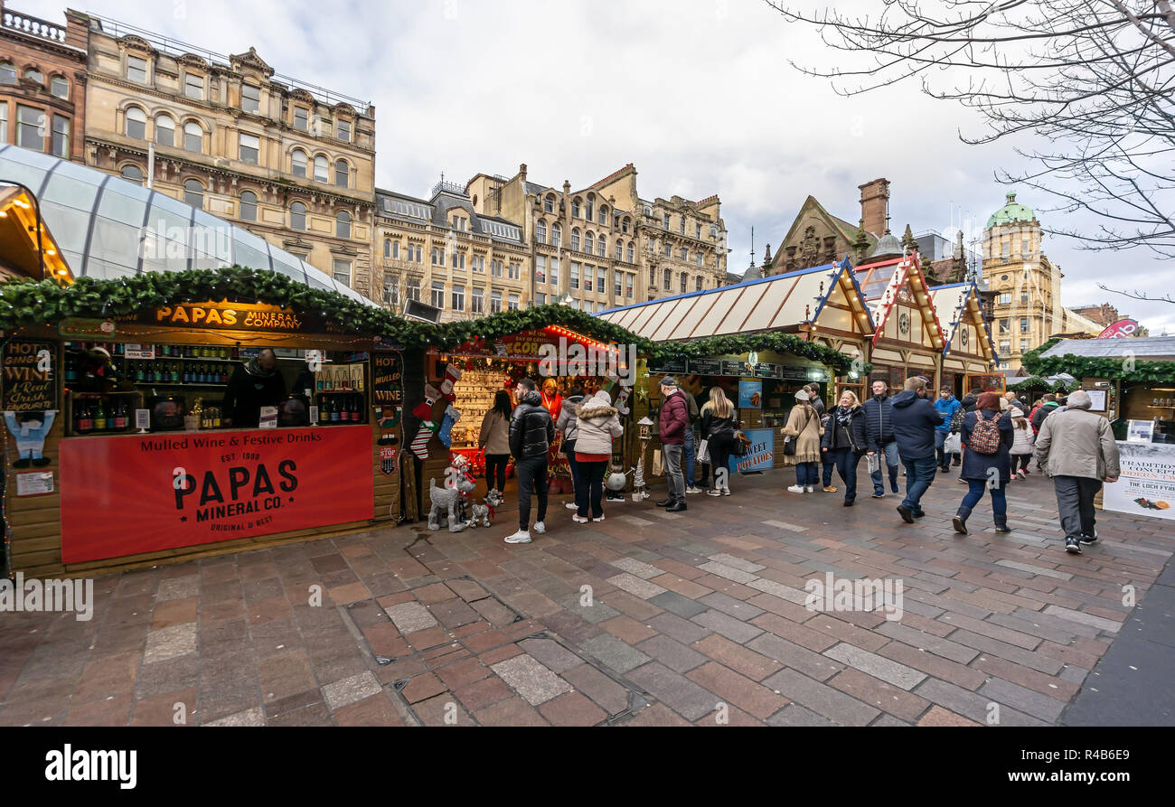 Des boutiques en ligne à Glasgow Marché de Noël à St Enoch square Glasgow Scotland UK Banque D'Images