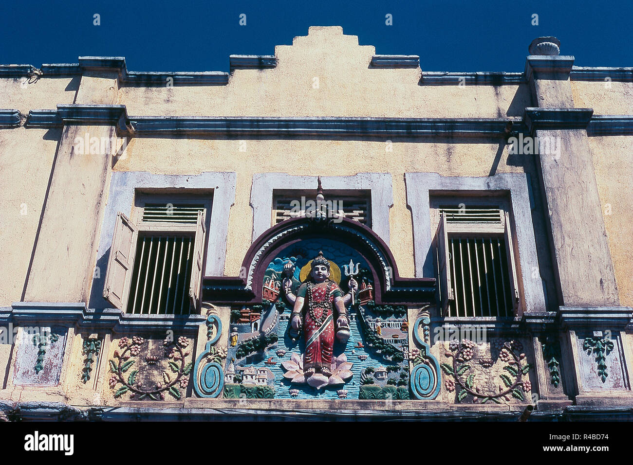 Façade décorée du relief de la Déesse Laxmi, Jamnagar, Gujarat, Inde, Asie Banque D'Images