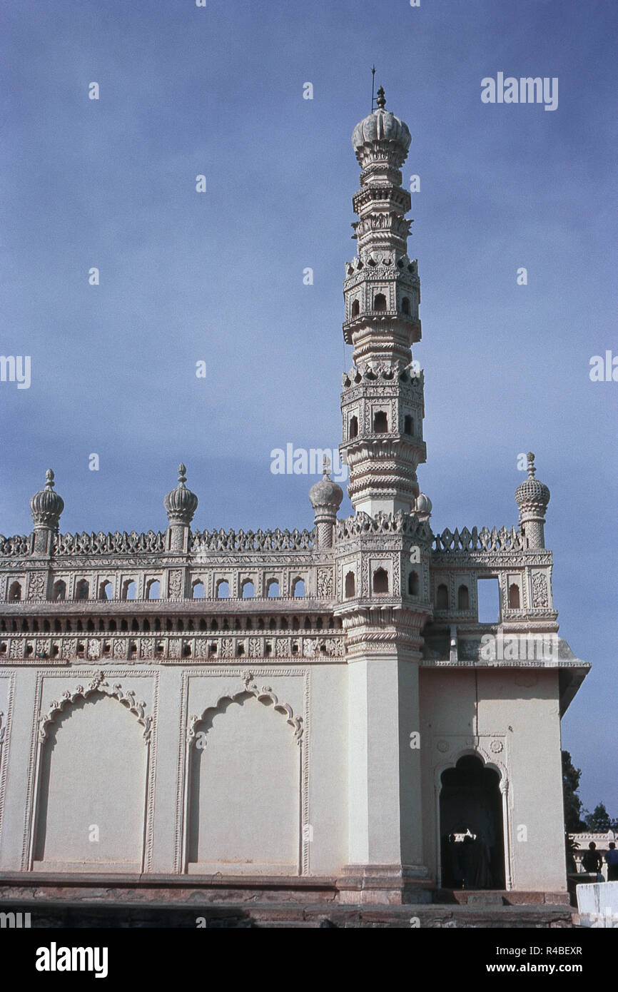 Minaret et Tipu Sultan Gumbaz historique dans Srirangapatna, Karnataka, Inde, Asie Banque D'Images