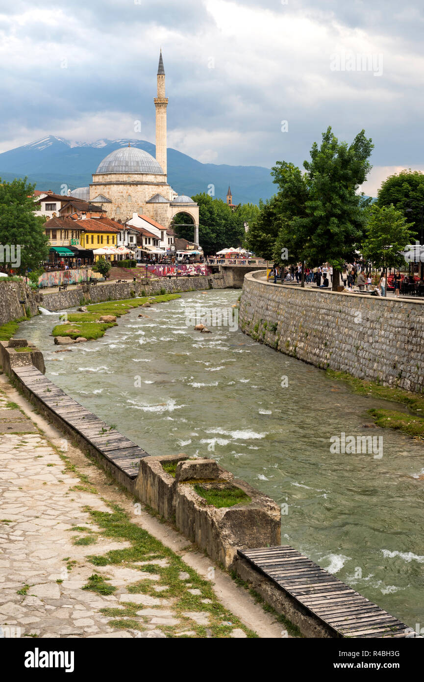 La rivière Bistrica et Sinan Pacha Mosquée, Prizren, Kosovo, Banque D'Images