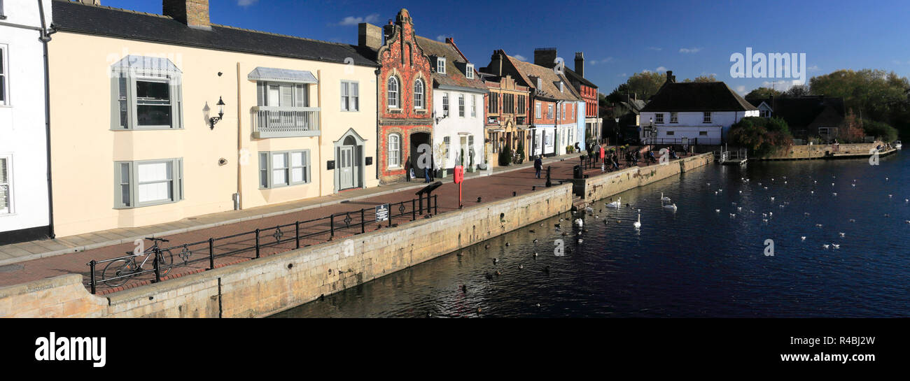 Quai de St Ives ; Great Ouse River, ville de St Ives Cambridgeshire, Angleterre, Royaume-Uni, Banque D'Images