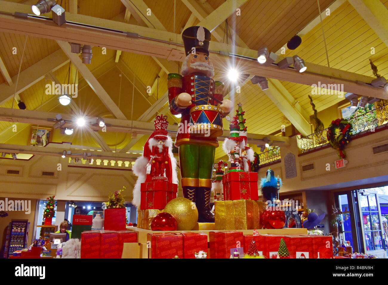 Orlando, Floride. 19 novembre, 2018. Orlando, Floride. 19 novembre, 2018. Chritsmas Casse-noisette et boîte-cadeau en magasin dans International Drive Area. Banque D'Images