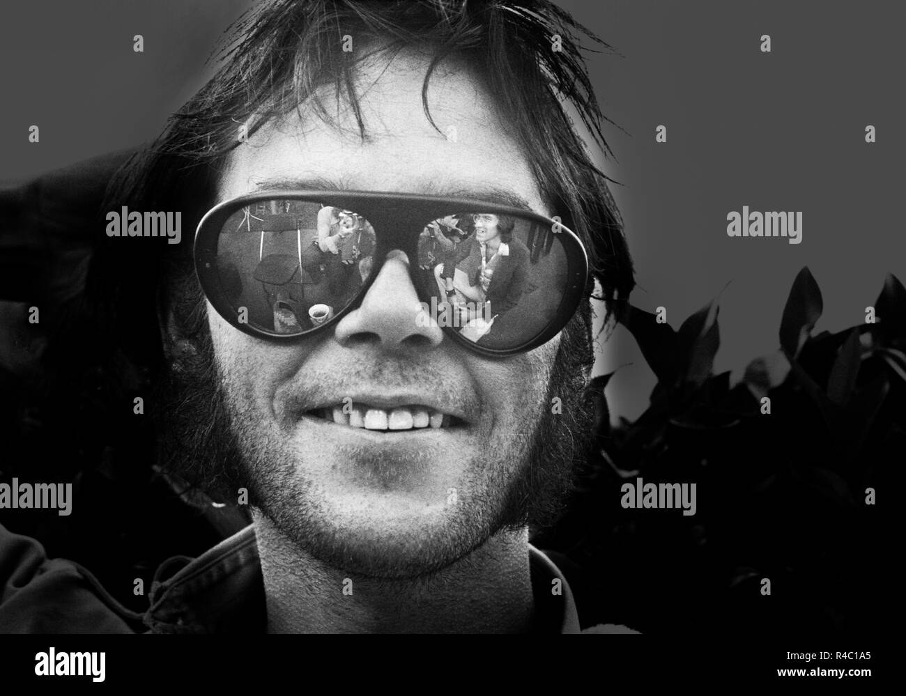 OAKLAND, USA - Le 14 juillet : Neil Young posés au stade d'Oakland, Californie le 14 juillet 1974 au cours de l'Crosby, Stills, Nash & Young 1974 US Tour (photo de Gijsbert Hanekroot) Banque D'Images