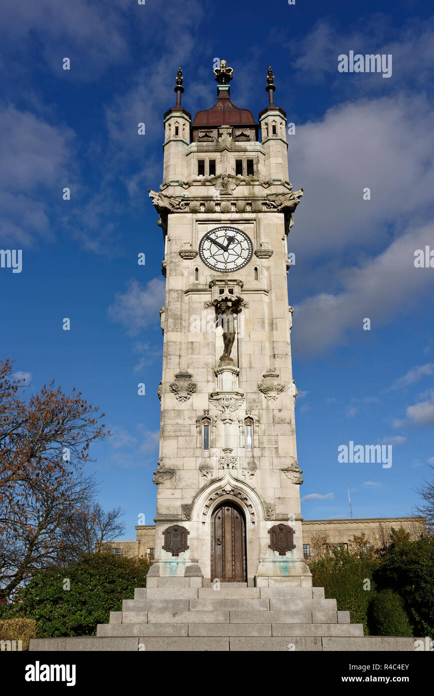 Whitehead Clock Tower, 11e année énumérés memorial construit de pierre de Portland à Bury Lancashire uk Banque D'Images