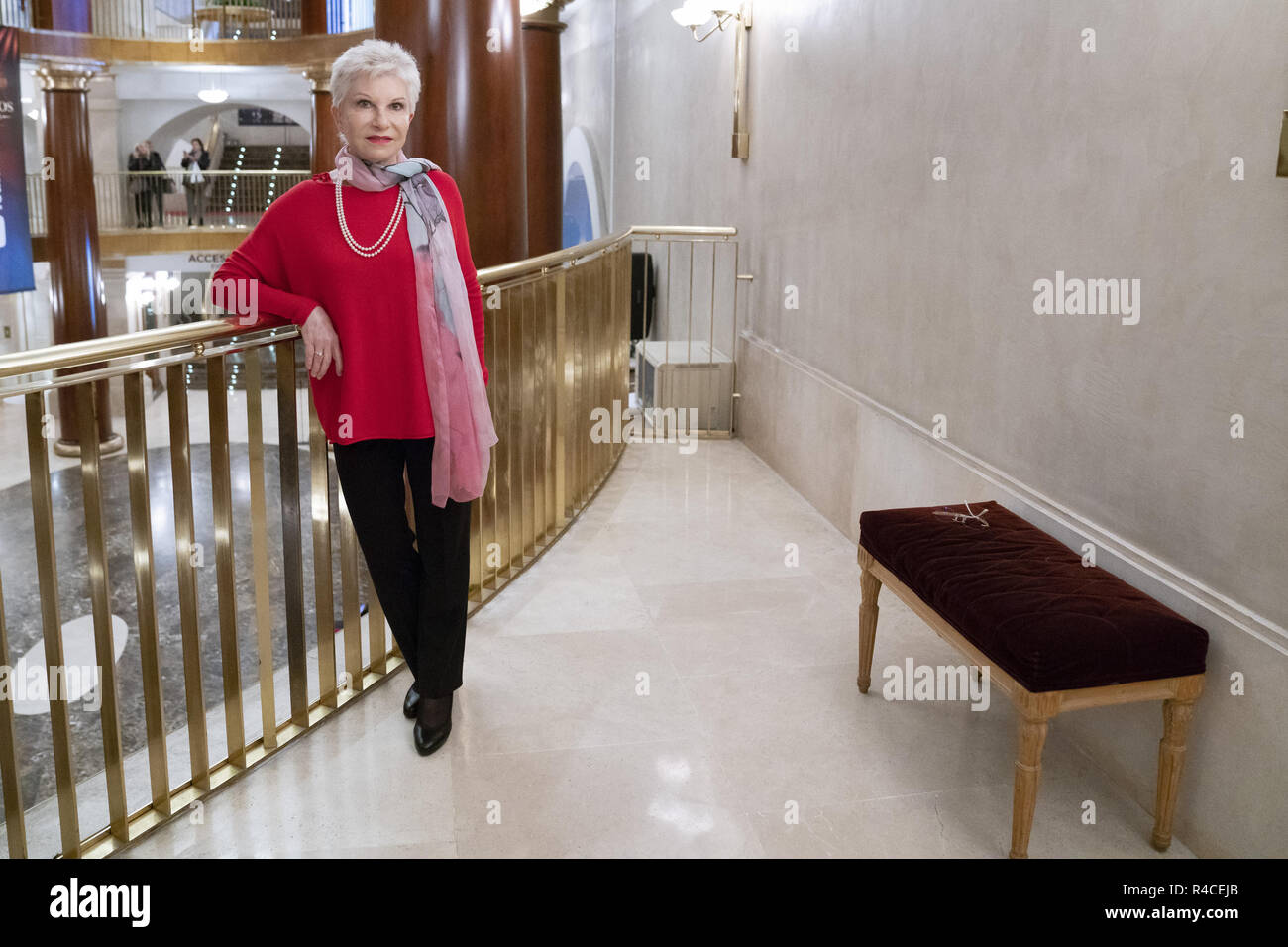 La soprano italienne Mariella Devia pose au cours de la session de portraits au Teatro Real de Madrid. L'Espagne. , Le 26 octobre 2018. En vedette : Mariella Devia Où : Madrid, Espagne Quand : 26 Oct 2018 Crédit : Oscar Gonzalez/WENN.com Banque D'Images