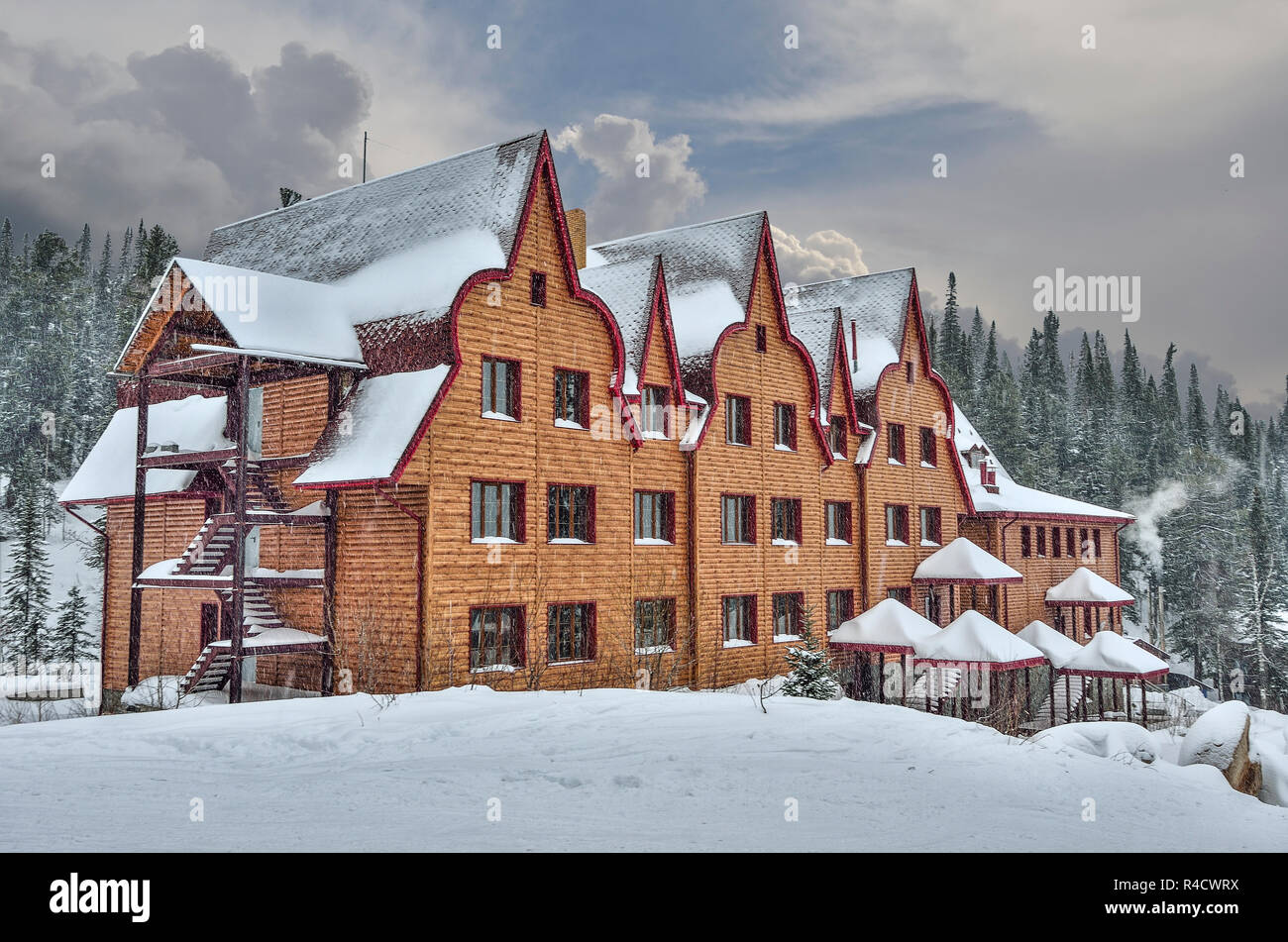 Ski Sheregesh, Green Mountain, Furmanova de Shoria, Moscow, Russie - novembre 24,2018 : beau paysage de montagne hiver ski sur wi Banque D'Images