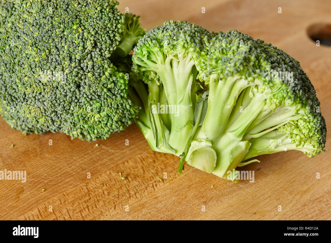 Les morceaux de brocoli à la vapeur seulement sain vert Banque D'Images