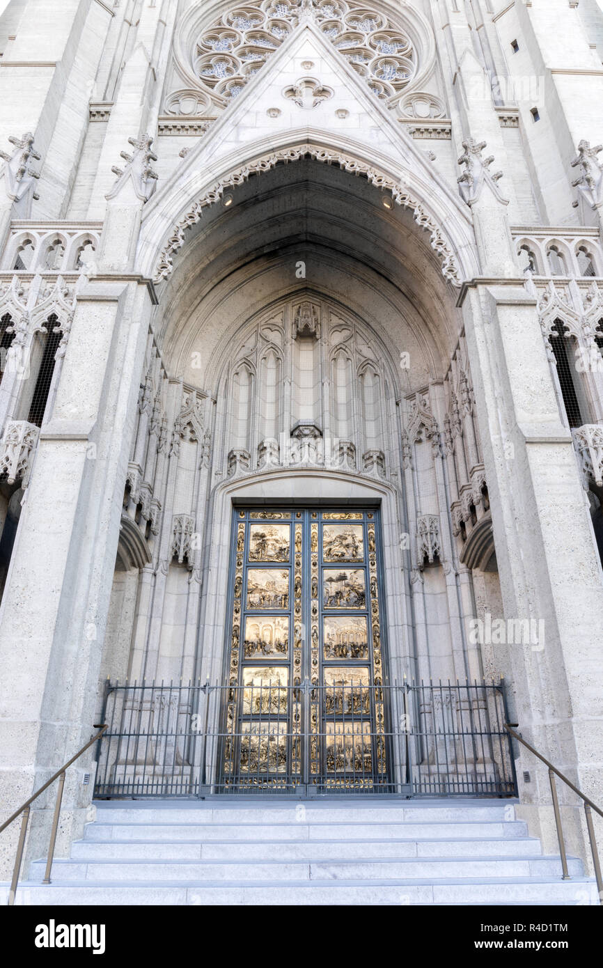 Portes Ghiberti ('Portes du Paradis) de Grace Cathedral. Banque D'Images