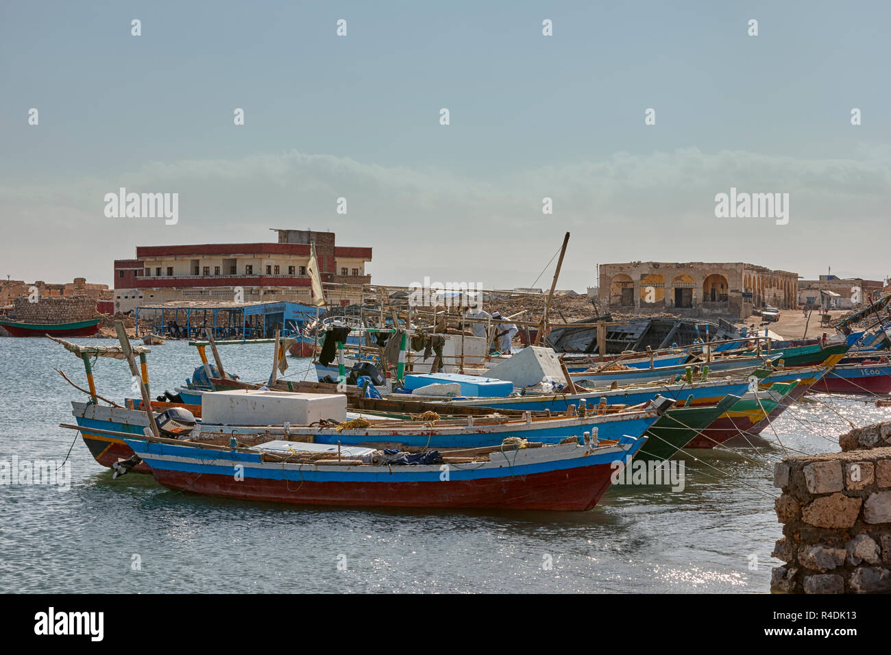 Sawakin Suakin bateaux en face de l'historique ville Suakin, Soudan, Afrique Banque D'Images