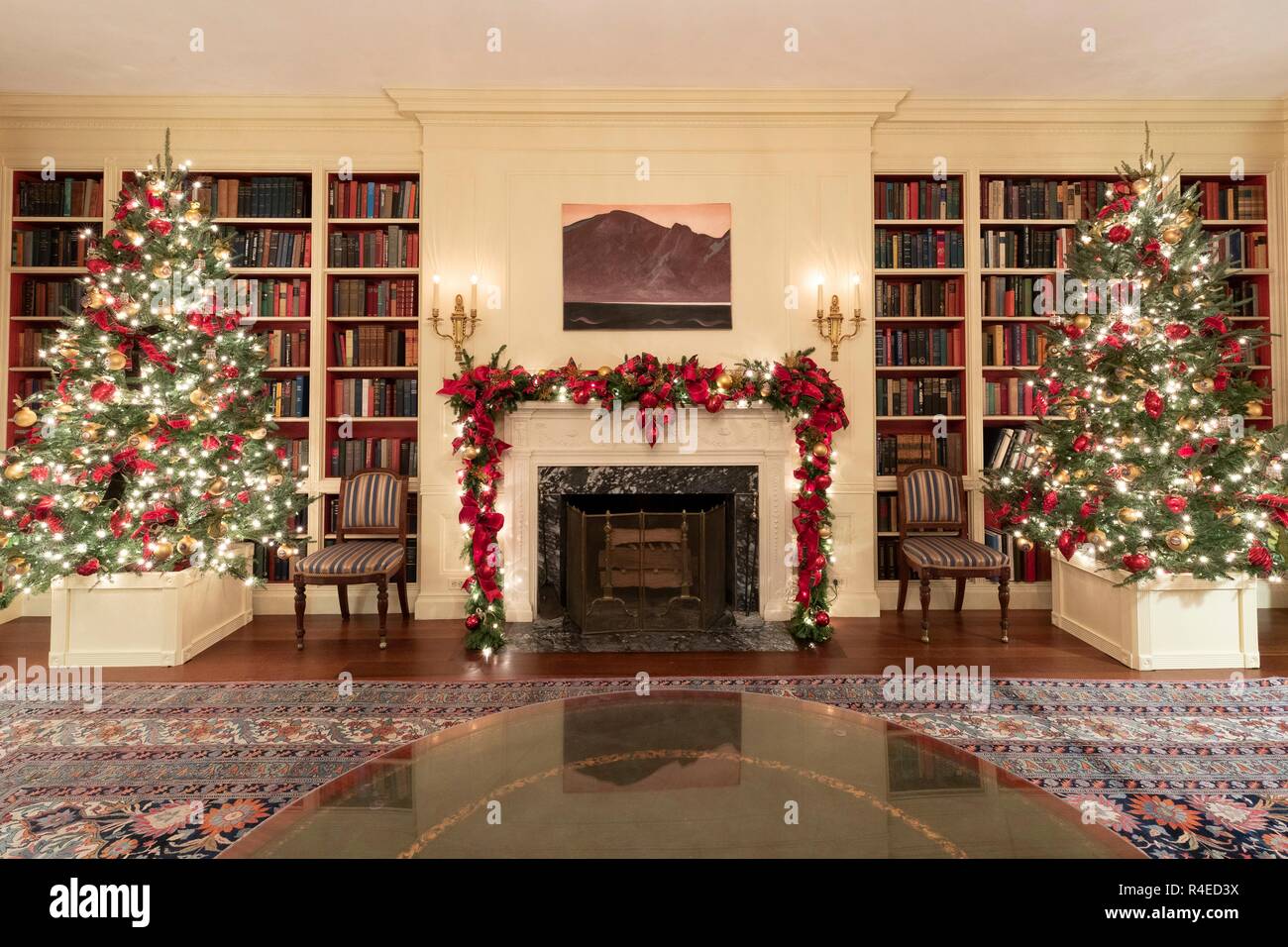 Décoration de Noël à la bibliothèque, une partie de la Maison Blanche 2018 décorations  de Noël dévoilé à la Maison Blanche le 26 novembre 2018 à Washington, DC. Le  décor a été