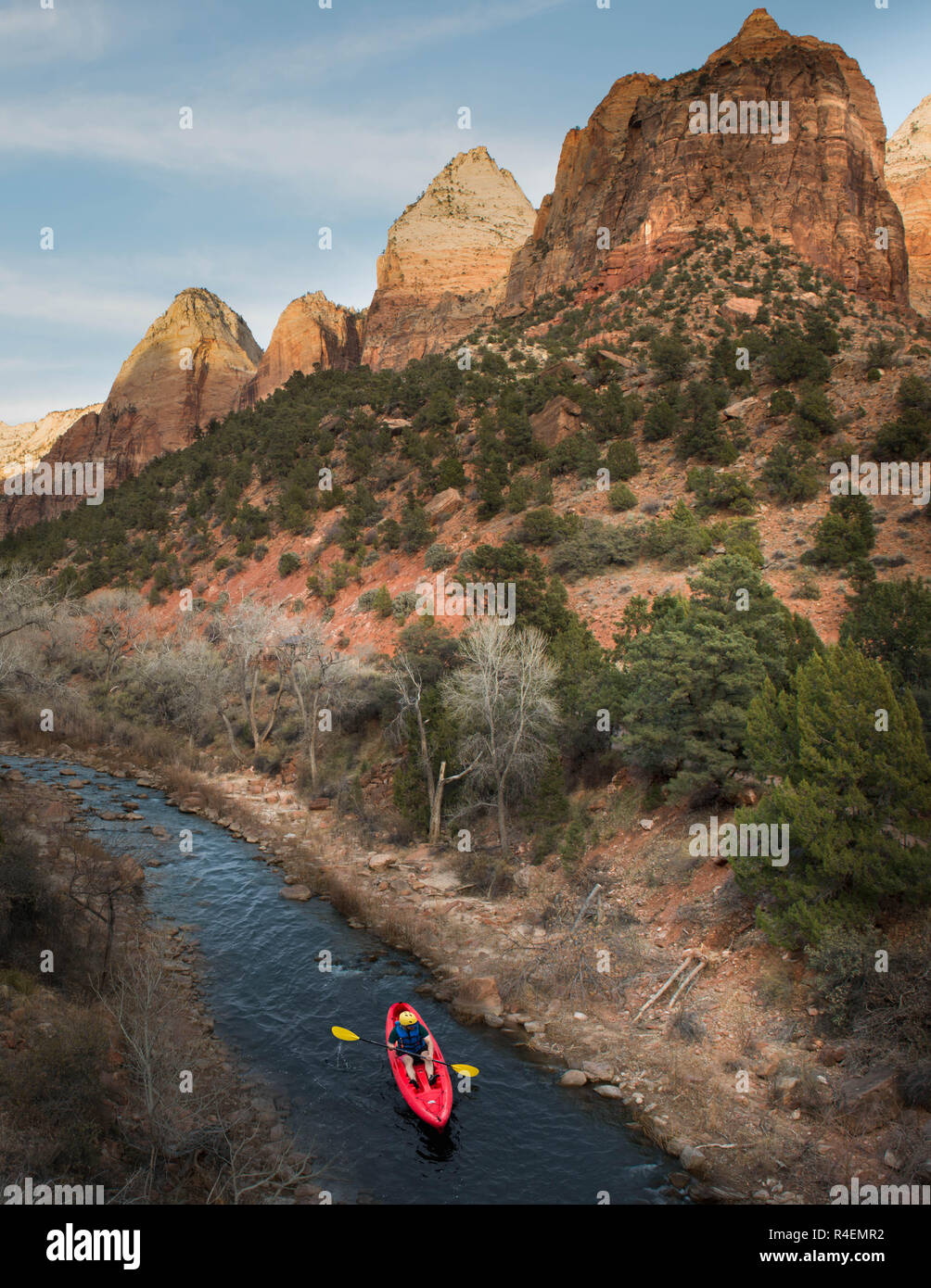Man kayaking in Zion National Park, Utah, United States Banque D'Images