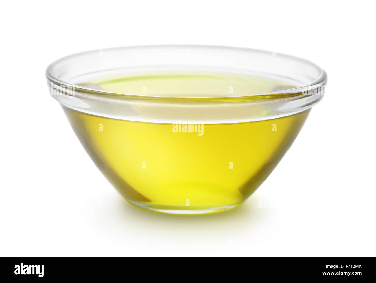 Bol en verre d'huile d'olive isolated on white Banque D'Images