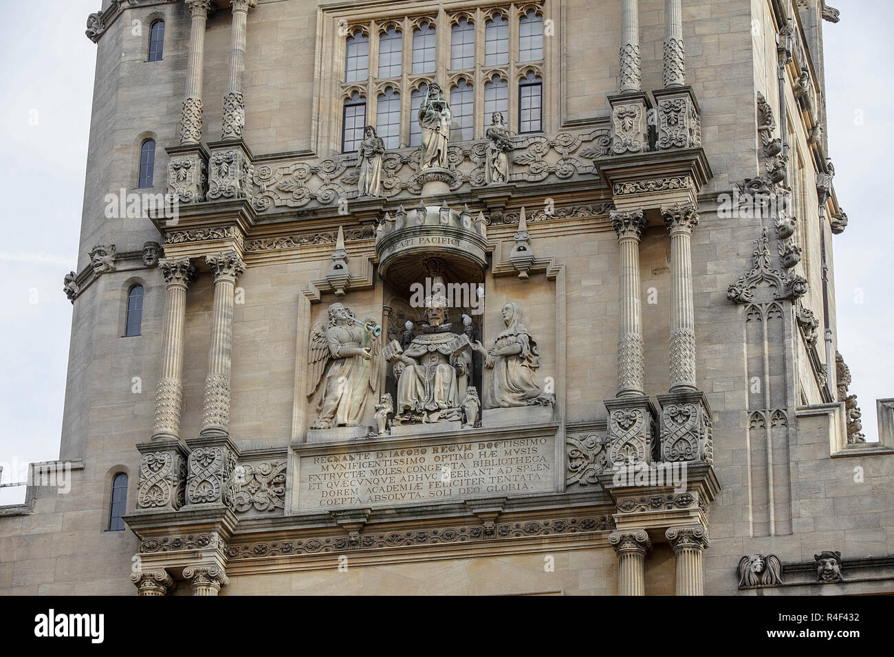 Caractéristiques de l'architecture au sein de l'enceinte interne dans la cour de l'ancienne Bibliothèque Bodléienne d'Oxford. Banque D'Images