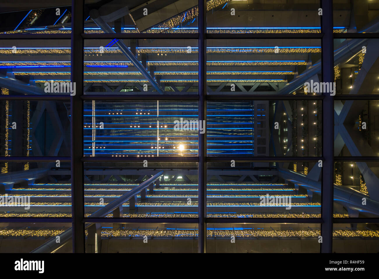 Détail de l'architecture de l'atrium du bâtiment principal de la HSBC, conçu par Norman Foster. Hong Kong, Central, Janvier 2018 Banque D'Images