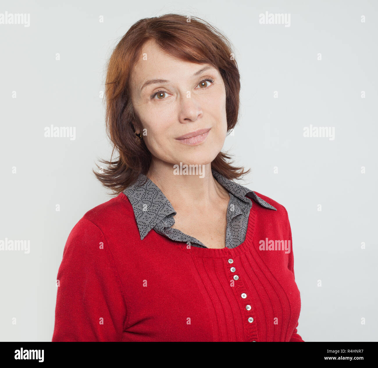Smiling young woman on white background Banque D'Images