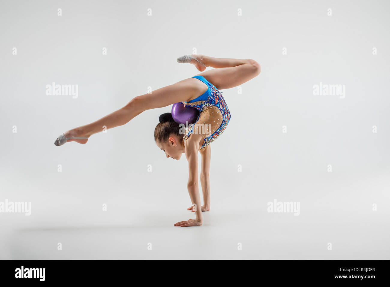 Fond D Ecran Gymnastique Artistique Feminine Teens gymnastics Banque de photographies et d'images à haute résolution -  Alamy