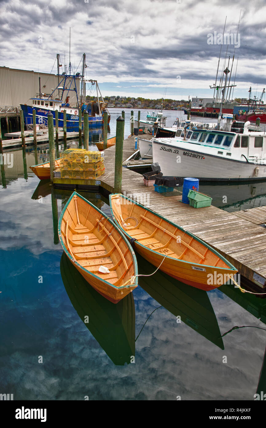 Des bateaux de pêche à un quai à Gloucester, MA Banque D'Images