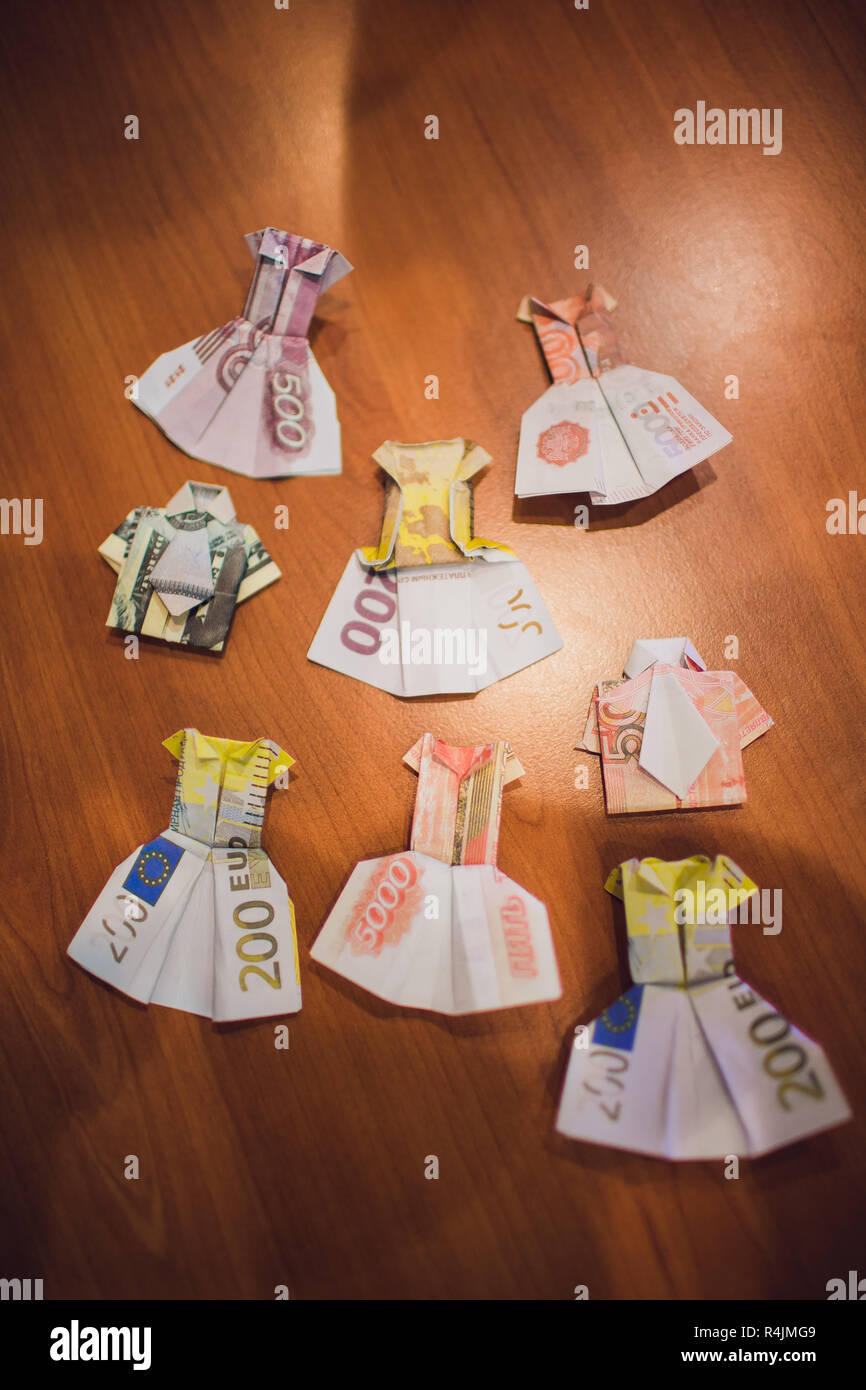 Origami dress Banque de photographies et d'images à haute résolution - Alamy