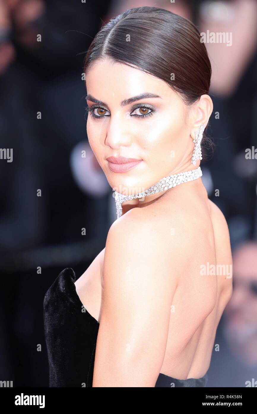 CANNES, FRANCE - May 08, 2018 : Camila Coelho, marche le tapis rouge devant le 'Todos lo saben' au 71th Festival de Cannes Banque D'Images