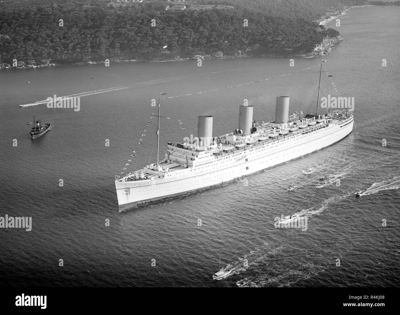 Empress of Britain, navire de la Marine royale et la classe de bateaux pour les Sesquicentenary, le port de Sydney, Australie, 1938, Banque D'Images