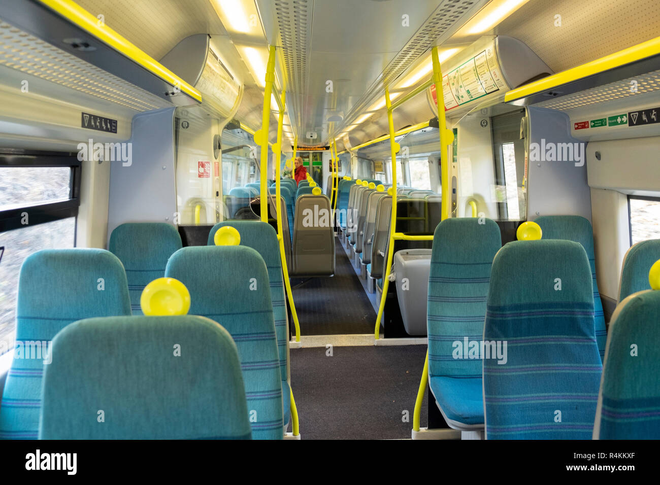 Un wagon presque vide, dans le sud de trains, Surrey, UK Banque D'Images