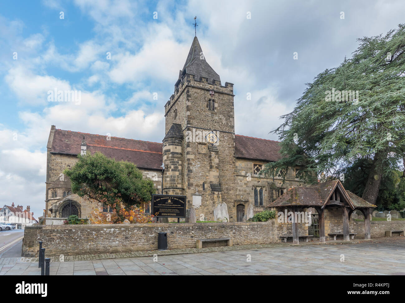 St Mary Magdalene & St Denys, une église paroissiale anglicane à Midhurst, West Sussex, Angleterre, Royaume-Uni. Banque D'Images