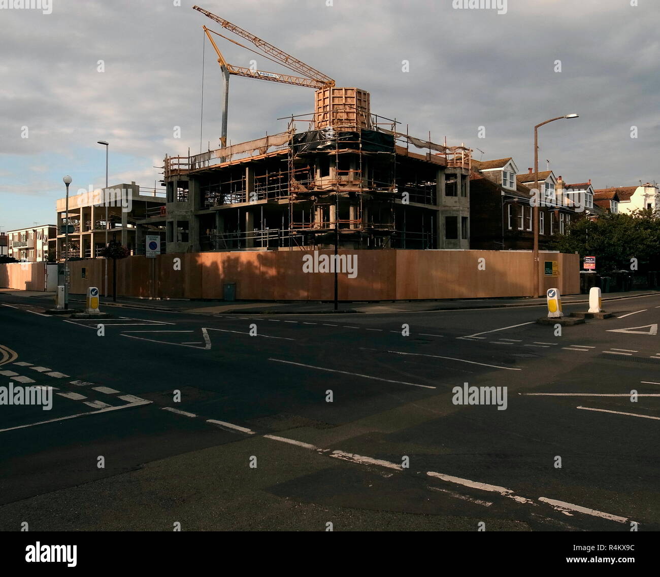 AJAXNETPHOTO. 2014. WORTHING, Angleterre. - LANCASTER - MAISONS DE RETRAITE LE DÉVELOPPEMENT IMMOBILIER EN CONSTRUCTION SUR L'EMPLACEMENT DE L'ANCIENNE BANQUE, À L'ANGLE DE ROWLANDS ET HEENE ROAD. PHOTO:JONATHAN EASTLAND/AJAX REF:GR142708 4075 Banque D'Images