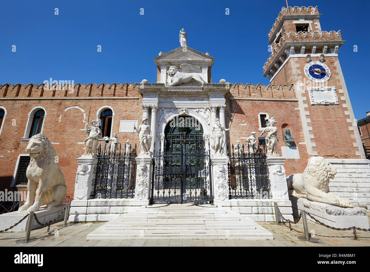 Arsenal de Venise porte et murs d'une journée ensoleillée à Venise, Italie Banque D'Images