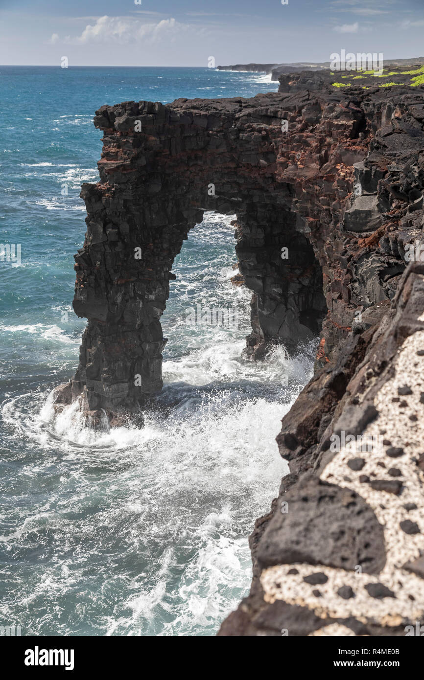 Hawaii Volcanoes National Park, New York - La mer HÅlei Arch. Banque D'Images