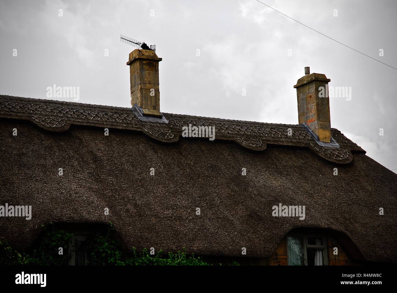 Toit de chaume chaumière traditionnelle en pierre des Cotswolds Banque D'Images