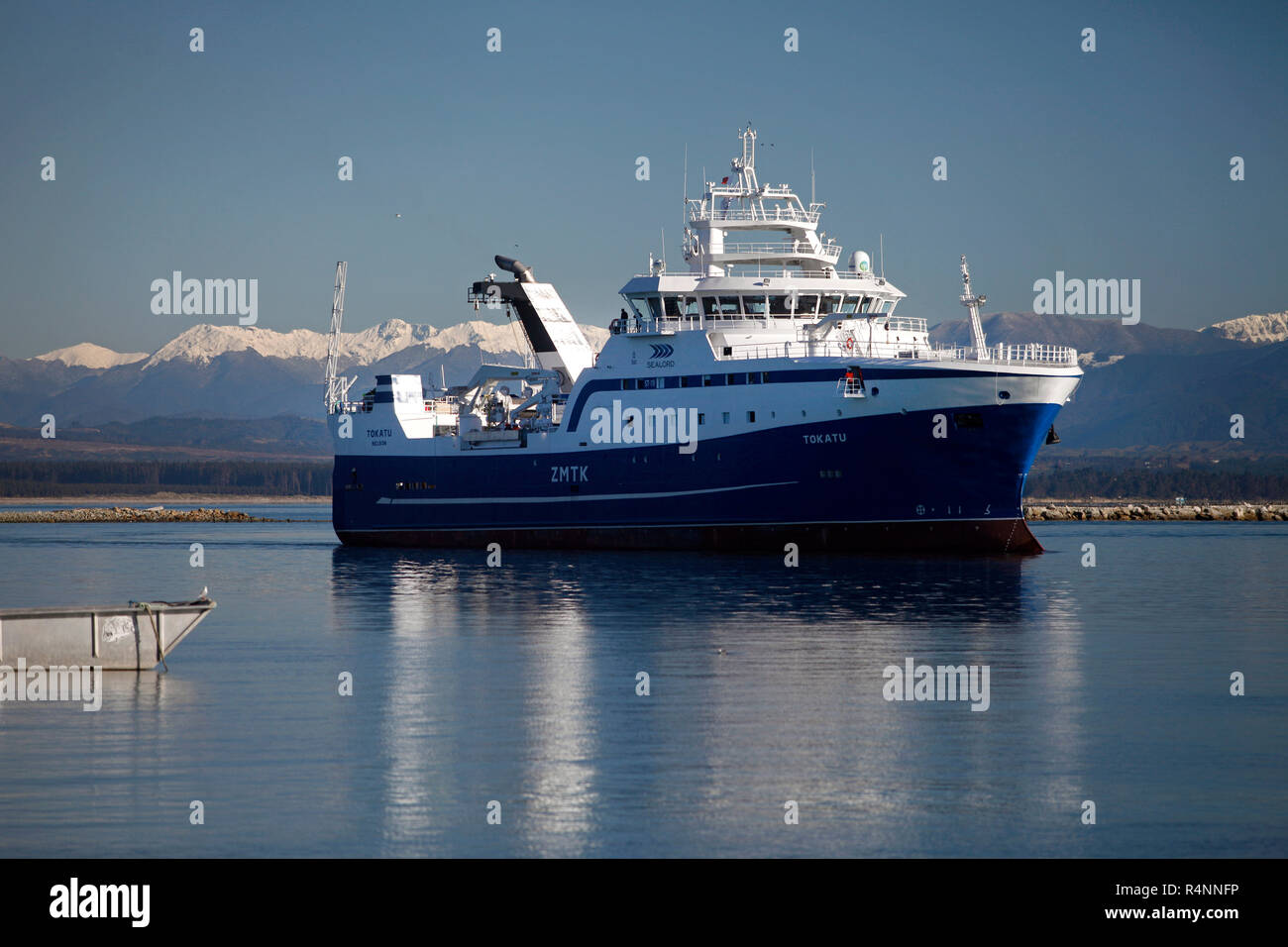 La Sealord nouveau navire de pêche Tokatu arrivant à Port Nelson, accueil Banque D'Images