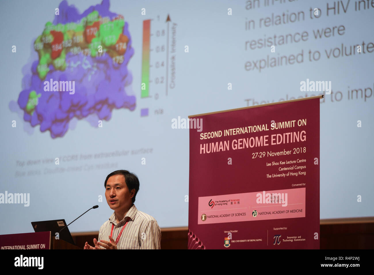 Hong Kong, Hong Kong. 27 Nov, 2018. Il Jiankui généticist chinois de l'Université du sud de la science et de la technologie à Shenzhen, Chine vu au cours du deuxième Sommet International sur le génome humain l'édition à l'Université de Hong Kong. Plus tôt, le généticien chinois prétend avoir modifié les gènes de l'embryon d'une paire de jumelles avant la naissance, ce qui a incité les scientifiques à partir de l'indignation du champ. Credit : L.C. Leung/SOPA Images/ZUMA/Alamy Fil Live News Banque D'Images