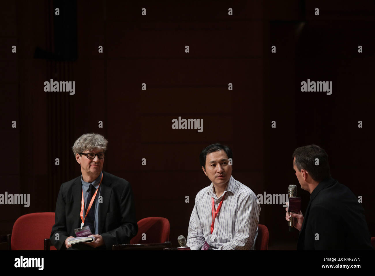 Hong Kong, Hong Kong. 27 Nov, 2018. Il Jiankui généticist chinois de l'Université du sud de la science et de la technologie à Shenzhen, Chine vu au cours du deuxième Sommet International sur le génome humain l'édition à l'Université de Hong Kong. Plus tôt, le généticien chinois prétend avoir modifié les gènes de l'embryon d'une paire de jumelles avant la naissance, ce qui a incité les scientifiques à partir de l'indignation du champ. Credit : L.C. Leung/SOPA Images/ZUMA/Alamy Fil Live News Banque D'Images