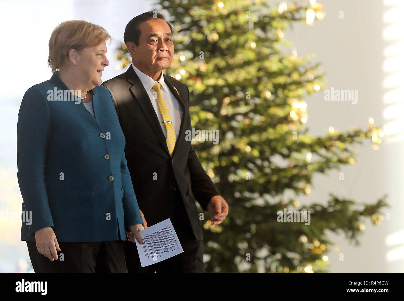 Berlin, Allemagne. 28 Nov, 2018. La chancelière Angela Merkel (CDU) reçoit le premier ministre de la Thaïlande, le général Prayut Chan-o-cha, pour des entretiens à la Chancellerie fédérale. Les politiciens vont faire une déclaration commune à l'avance. Credit : Wolfgang Kumm/dpa/Alamy Live News Banque D'Images