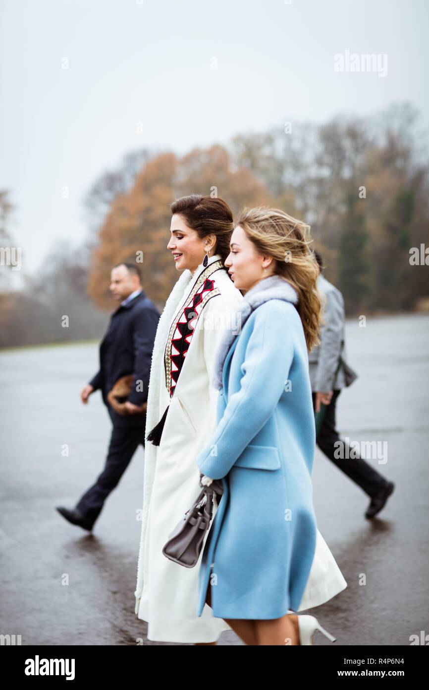 Iman Bint Abdallah Princess Salma Bint Abdullah Leurs Majestés le Roi Abdallah II et La Reine Rania avec leur fille aînée  SAR la Princesse Iman bint Abdullah II, étaient présents à la cérémonie de  fin de leur plus jeune