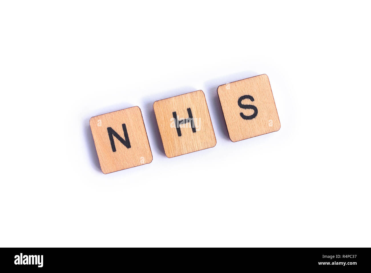Londres, UK - 7 juillet 2018 : l'abréviation NHS - National Health Service - l'épeautre avec lettre en bois, tuiles de SCRABBLE le 7 juillet 2018. Banque D'Images