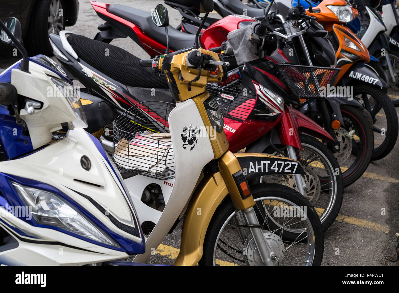 Les motos garées, Ipoh, Malaisie. Banque D'Images
