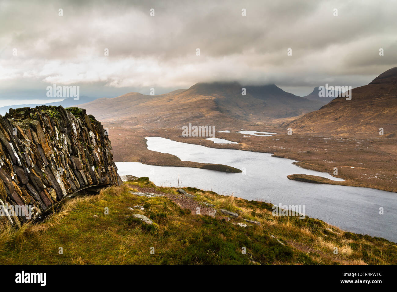 Vue de de Knockan Crag, Coigach NW des Highlands d'Écosse. Knockan Crag est une réserve naturelle nationale (NNR) en raison de son importance géologique. Banque D'Images