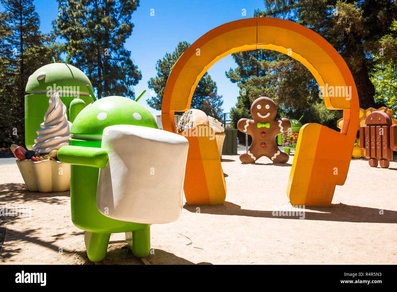 Mountain View, CA/USA - Mai 21, 2018 : vue extérieure d'un bâtiment, le Googleplex complexe du siège social de Google et de sa société mère Alph Banque D'Images