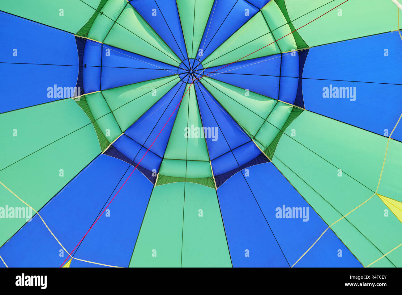 L'intérieur d'un ballon à air chaud, symétries et couleurs Banque D'Images