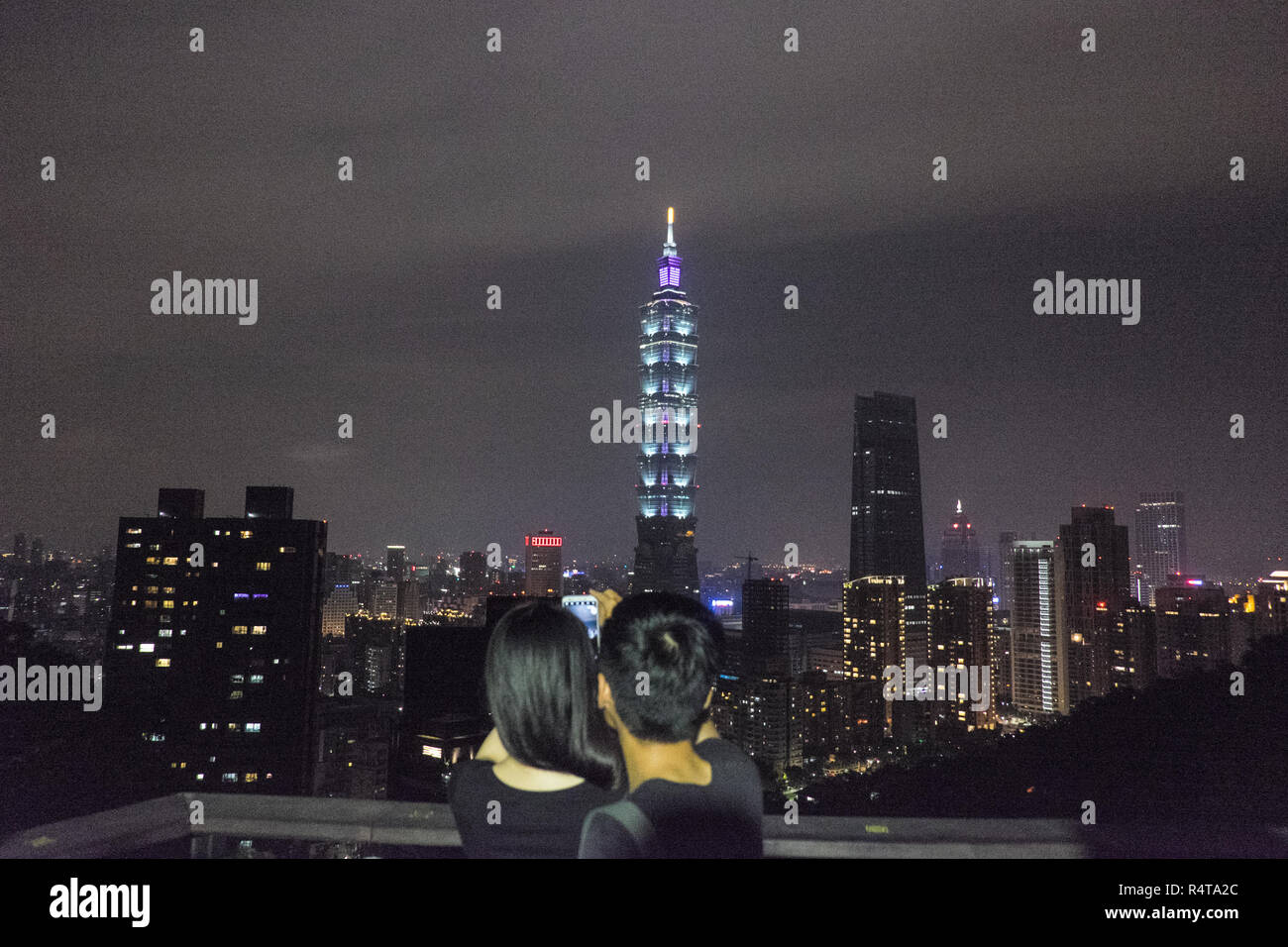Nuit,voir,de,la tour Taipei 101,101,Tour,bâtiment,gratte-ciel,d'Elephant Mountain,Taiwan,Taipei chinois,Chine,,République de Chine,RDC,Asia,Asiatique, Banque D'Images