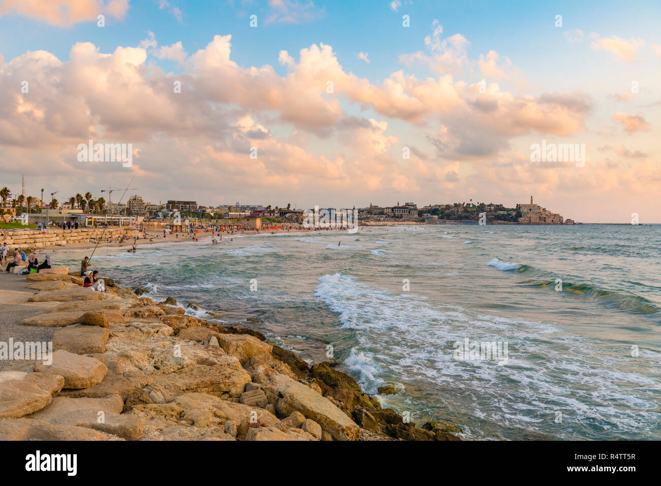 Vue de la plage La plage d'Alma, l'humeur du soir, à Tel Aviv, Israël Banque D'Images