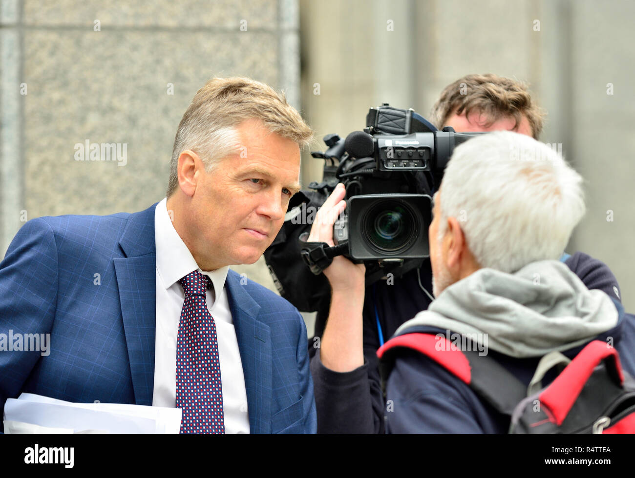 Andy Bell - Rédactrice politique, Channel 5 News - en dehors de Downing Street, 2018 Banque D'Images